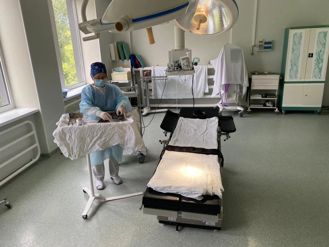 Возможности новых операционных столов в Пионерской больнице позволили хирургам провести более пятисот вмешательств