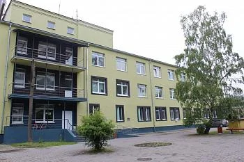 В больнице Пионерского отремонтировали фасад стационара и коридоры поликлиники В больнице Пионерского отремонтировали фасад стационара и коридоры поликлиники