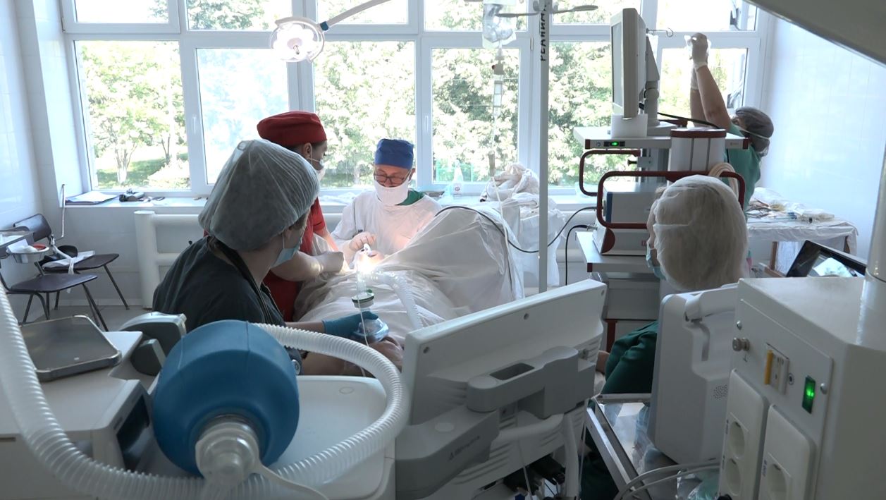 Хирурги Центральной городской клинической больницы успешно применяют новые методики в оперативном лечении