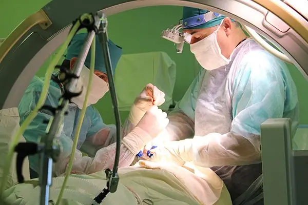 В областной больнице нейрохирурги внедряют новые технологии